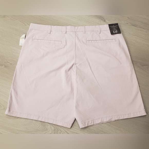 NWT GAP Khaki Shorts Size 40 - Picture 2 of 3